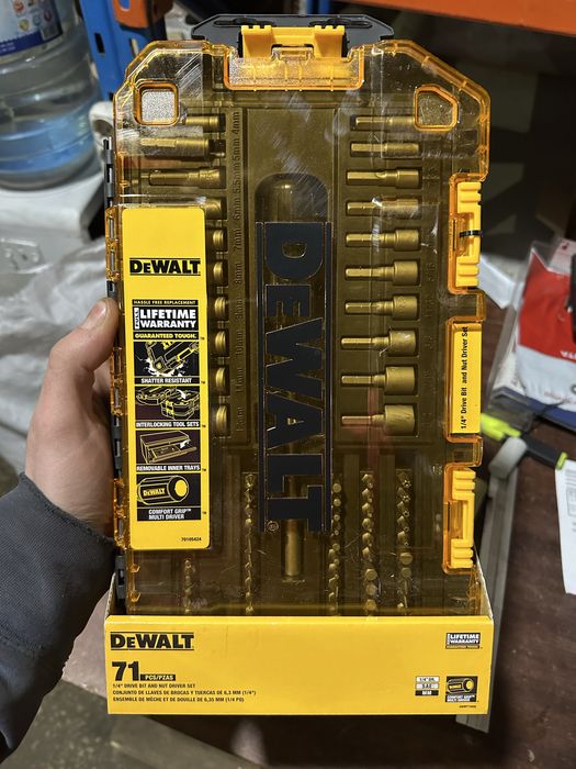 Набір біт DeWalt 71 шт у прозорому кейсі