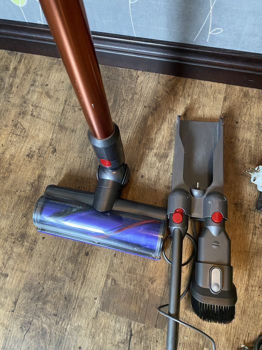Пылесос аккумуляторный Dyson V10