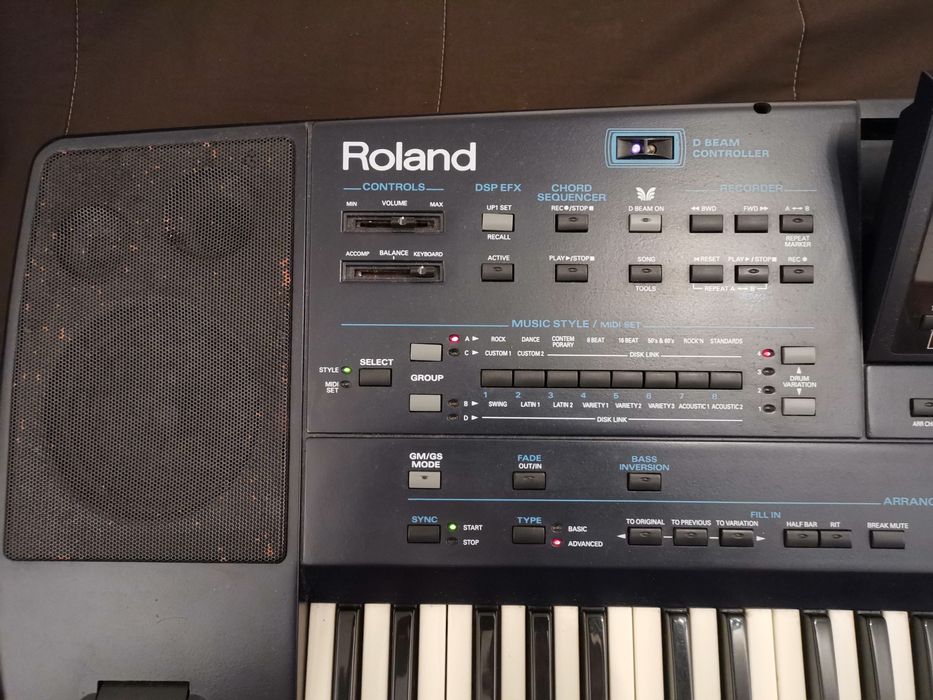 Roland EM 2000 como novo