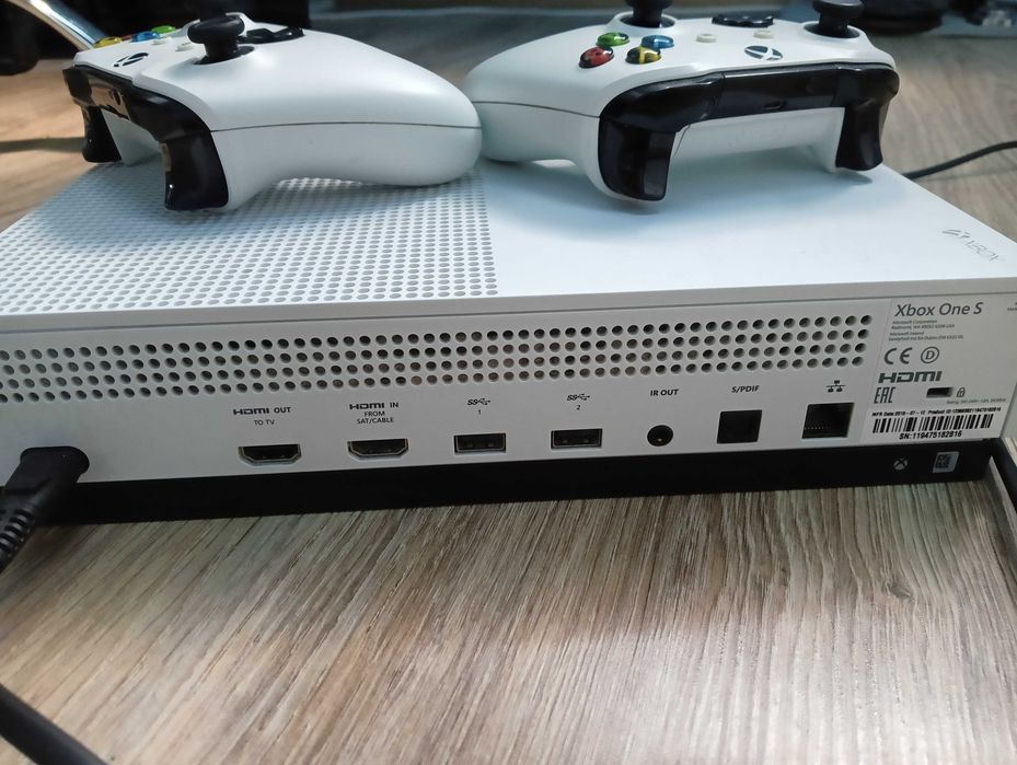 Xbox One S+ dwa pady + trzy gry