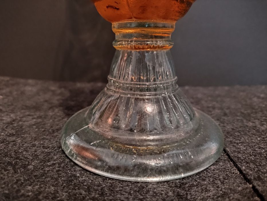 Szklana lampa naftowa z kloszem