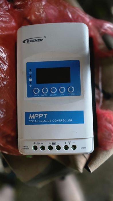 kontroler ładowania solarnego MPPT marki EPEVER, model XTRA3210N-XDS2. używany