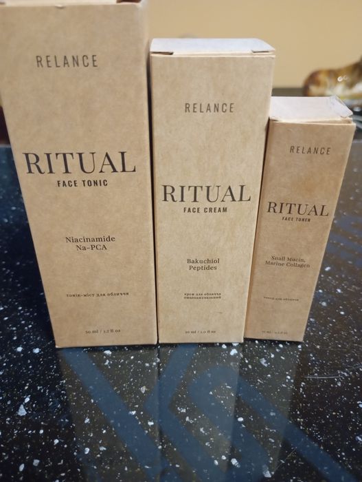 Продаю набір косметики, крем тонер і тонік з мусцином равлика