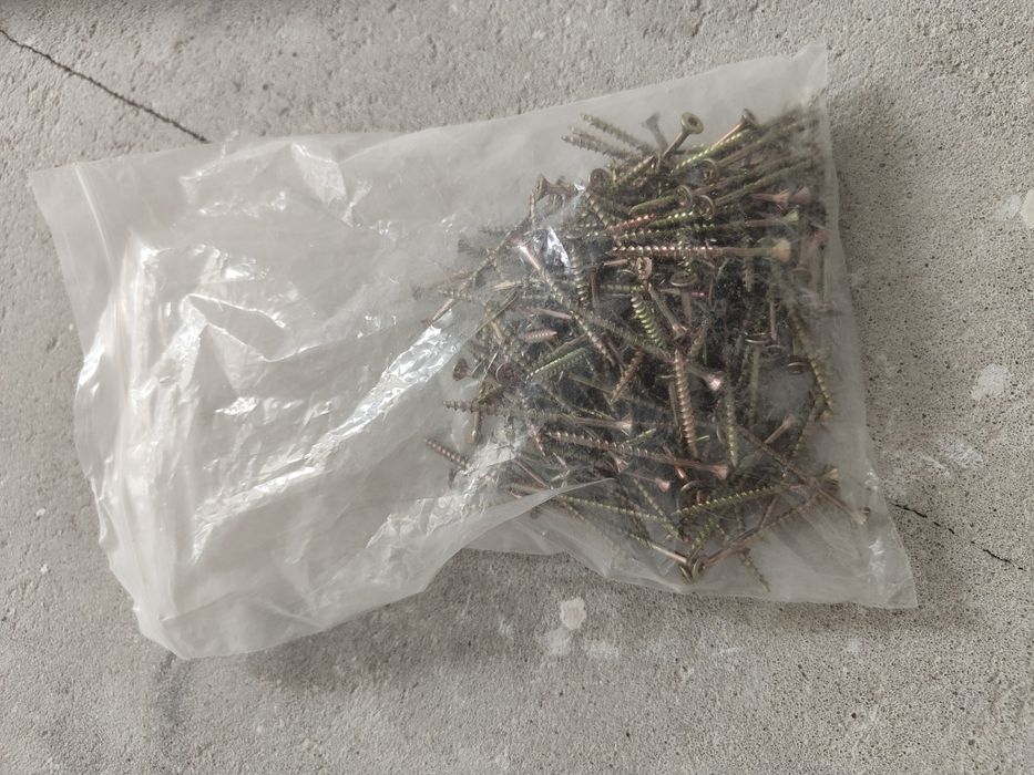 Kołki do szybkiego montażu z kołnierzem