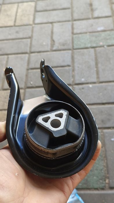 Подушка двигуна mazda 5, нижня опора