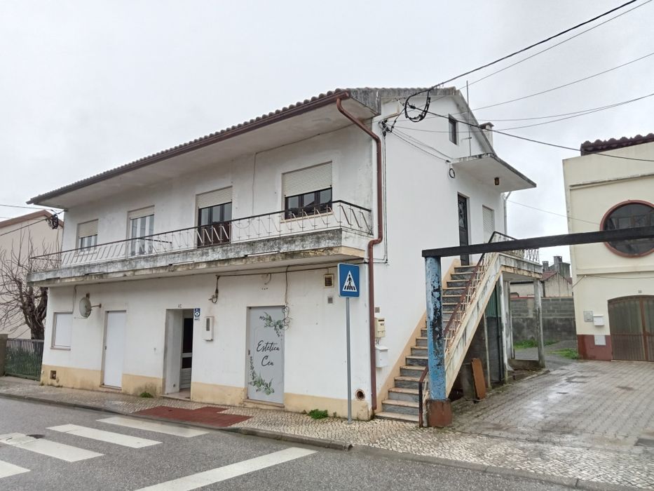 T2 ALUGAR NO Centro do AVELAR - com estacionamento e aparcamento