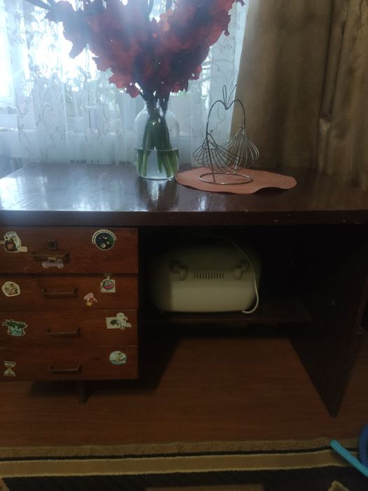 Стіл добротний старинний