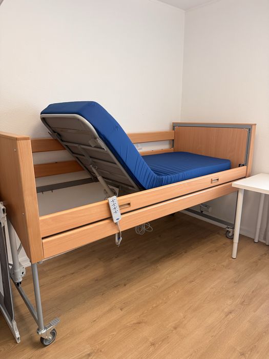 Cama articulada - Apenas 1 mês de uso - colchão anti-escaras.