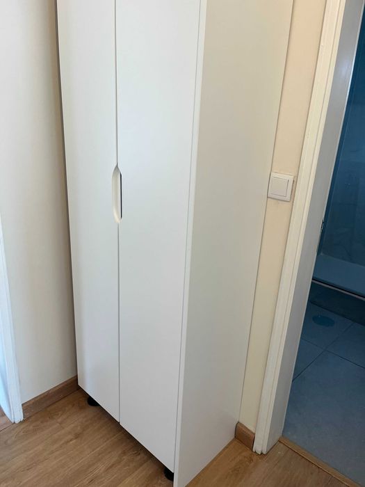 móvel de arrumação lacado em branco