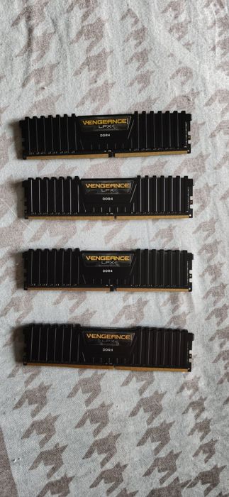 Оперативна пам'ять Corsair ddr4 32 gb