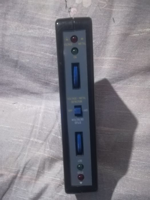 Detektor prądu metali oraz drewna