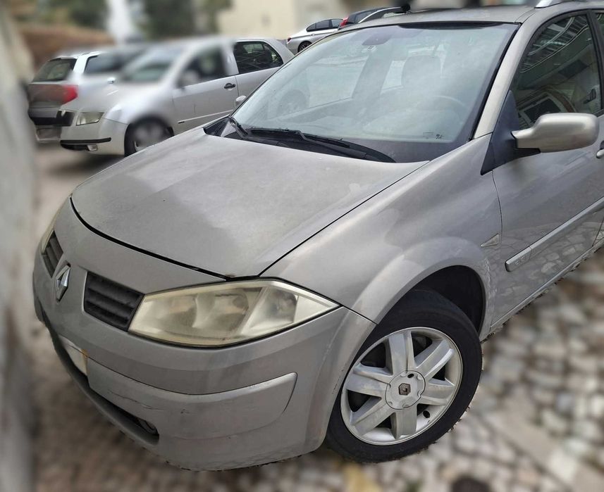 • Renault Megane 1.5 DCI 2005  – Avariada (Para Peças ou Reparar) — photo 2