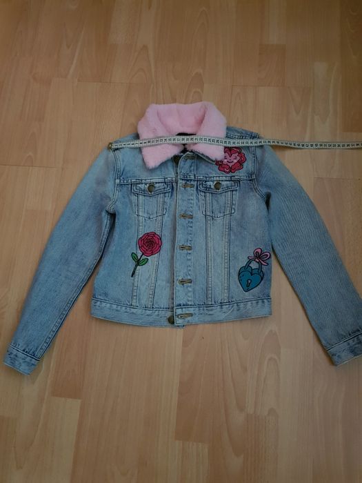 Продам детскую  джинсову курточку, на 10-11 лет