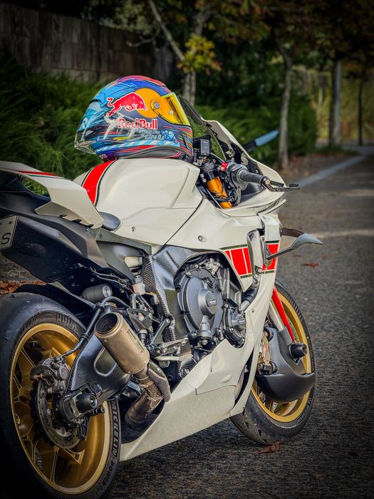 Yamaha R1 60th World GP Ann ( LER DESCRIÇÃO )