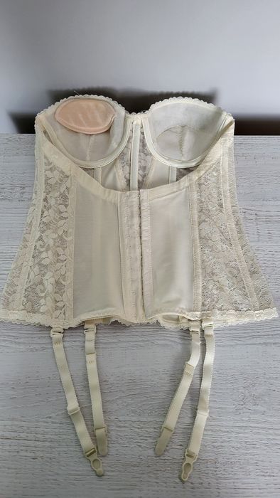 Koronkowy gorset Carnival rozmiar 34 B