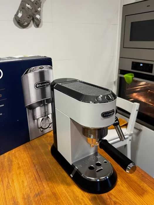 Cafetera De'Longhi Dedica, NOVO
