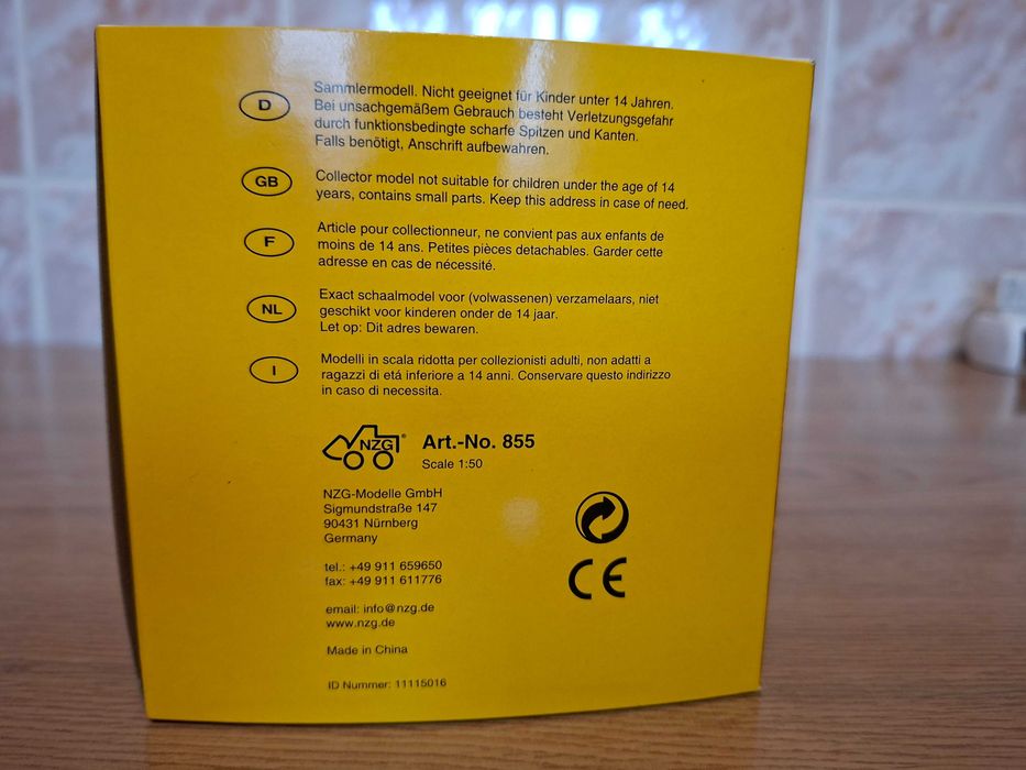 Model LIEBHERR SR 714 welding tractor /1:50 NZG