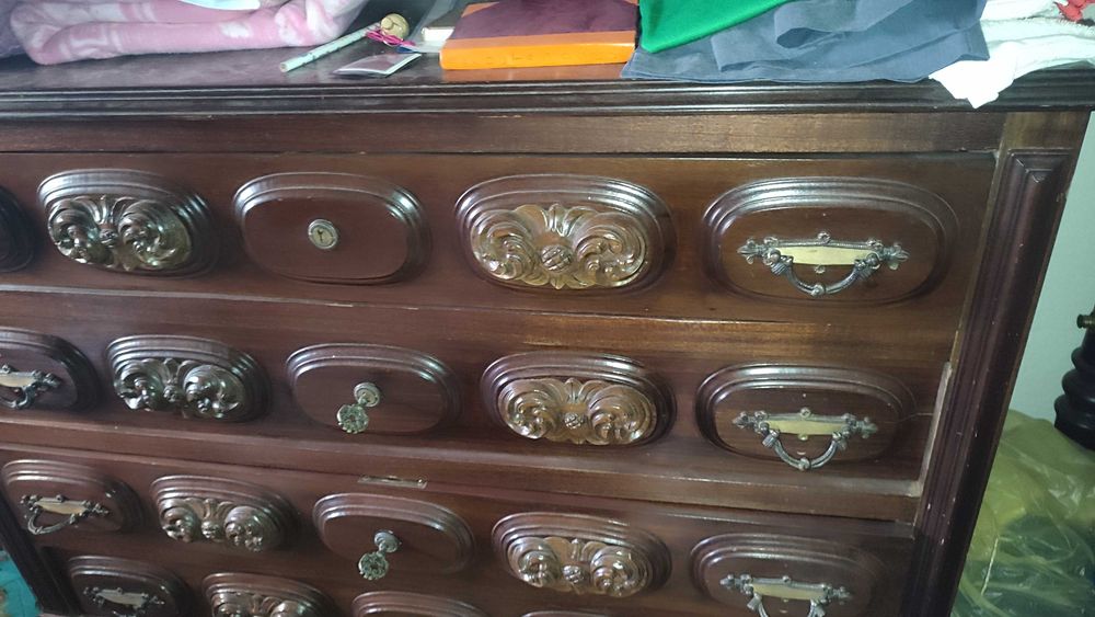 Quarto antigo. Madeira maciça