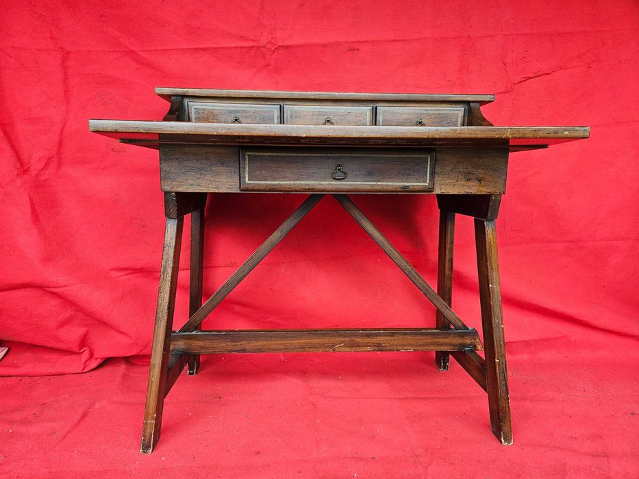 Secretária de estilo holandês