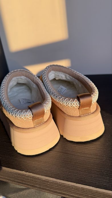 Ugg нові 38 розмір , трендовий колір