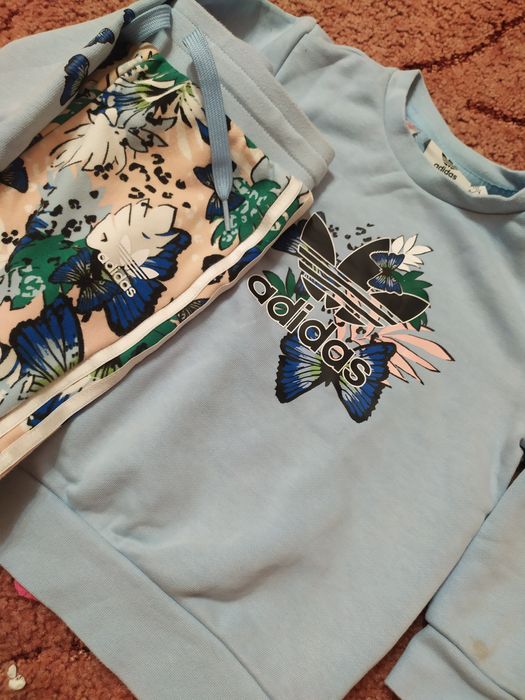 Спортивний костюм для дівчинки