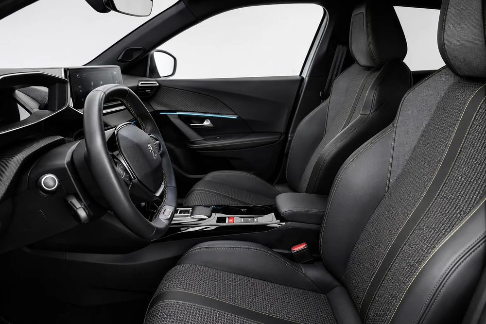 Peugeot e-2008 50 kWh GT