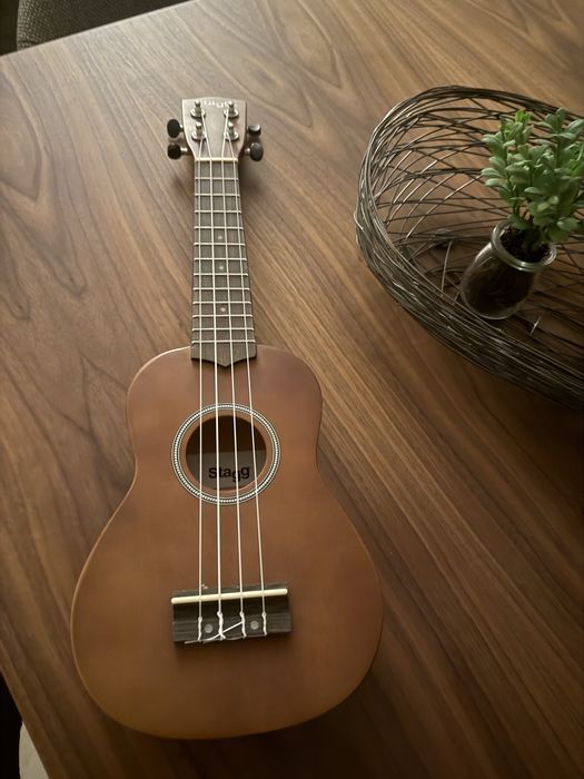 Ukulele como novo