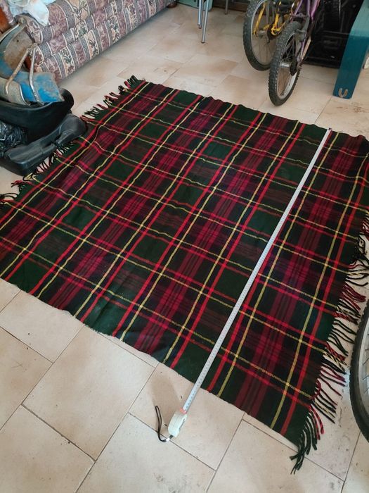 Cobertura antiga em bom estado geral 5€