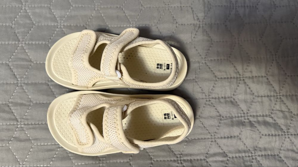 Сандалі для дівчинки