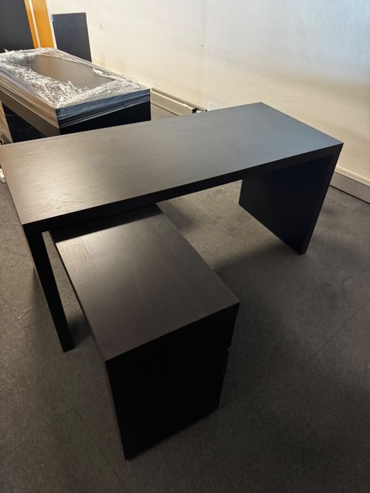 Secretaria MALM Ikea com mesa lateral