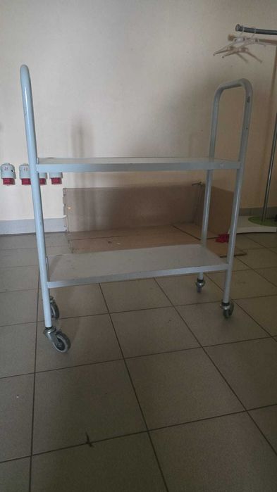 Wózek stalowy na kółkach