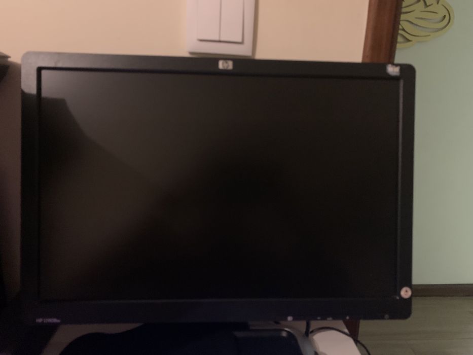 Pc torre +monitor +secretaria