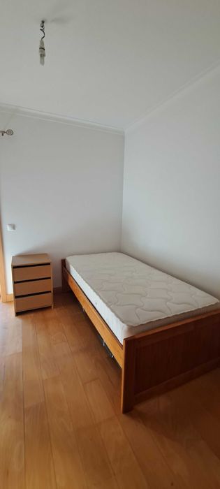 T2 Mobilado com Garagem Fechada