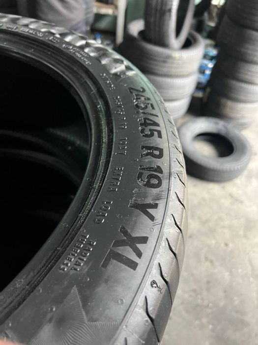 245/45R19 Continental