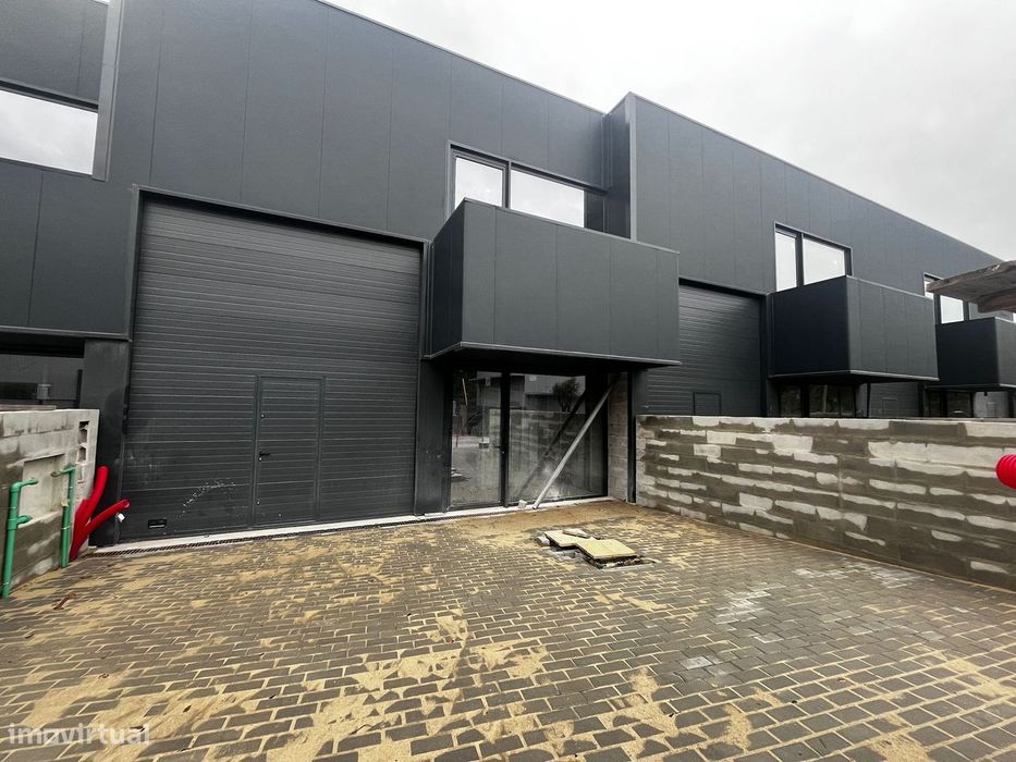 Armazéns Industriais na Zona Industrial da Gelfa – Oportunidade Única