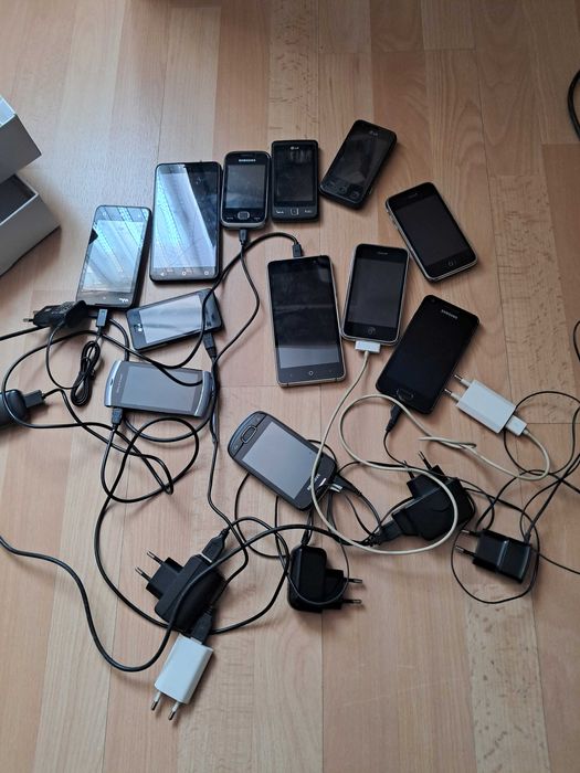 Lote de telemóveis e box android em bom estado.