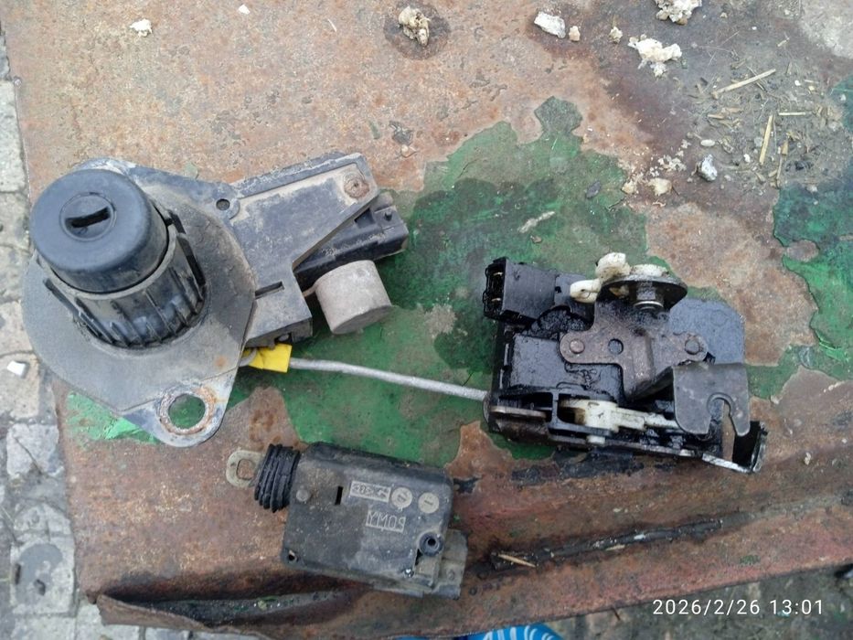 Замок багажника  Рено лагуна 1 универсал