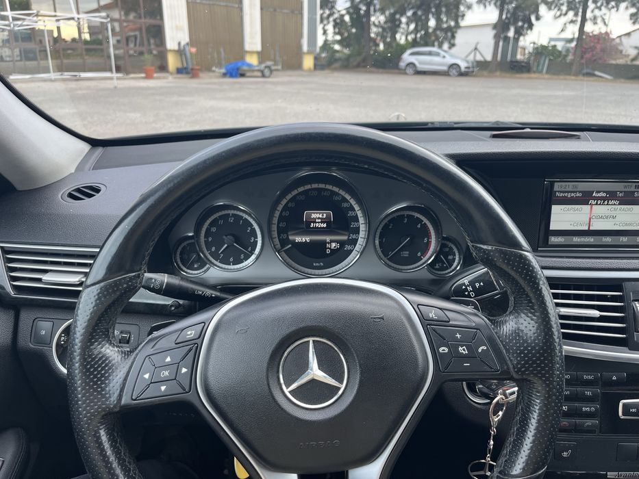 Mercedes E220 Automatica (Motor avariado)491552811663370247