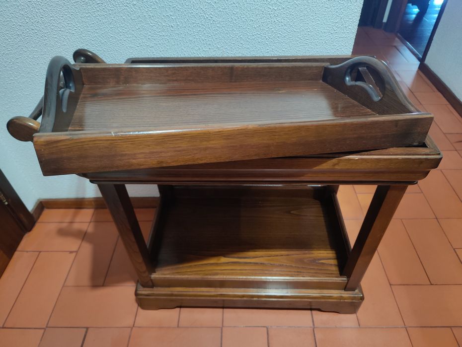 Carrinho de bebidas em castanho maciço