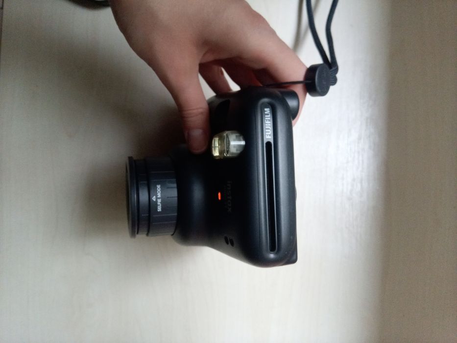 Продам Fujifilm Instax Mini 11
