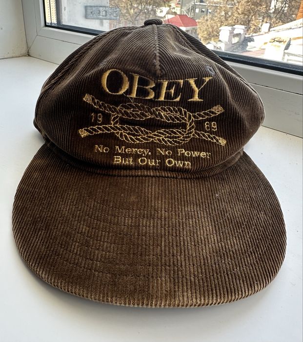 Кепка OBEY вельветова