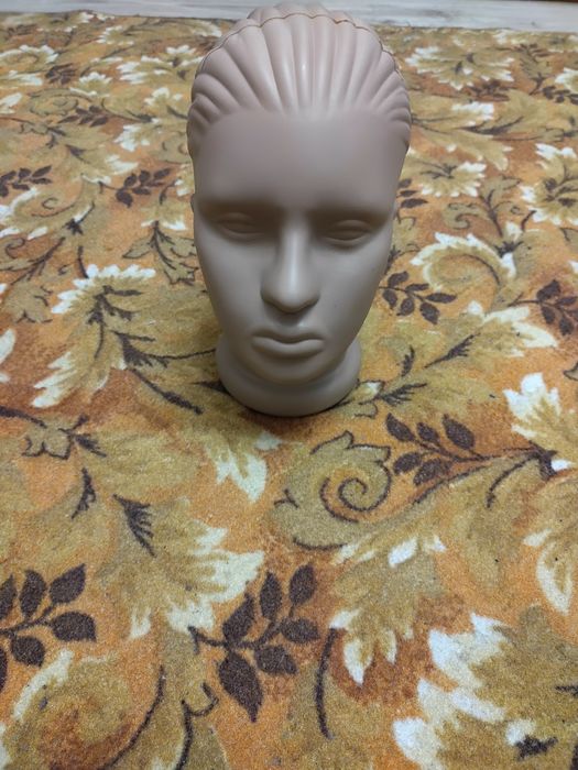 Манекени для шапок.