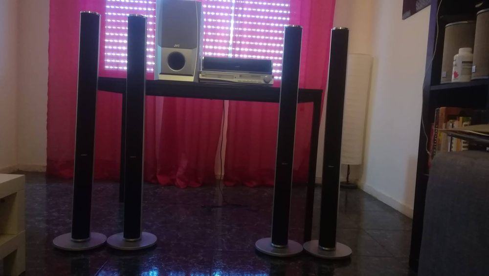 Amplifier + CD Player
And DVD/CD Player (5-speaker setup and subwoofer)64738274758529121