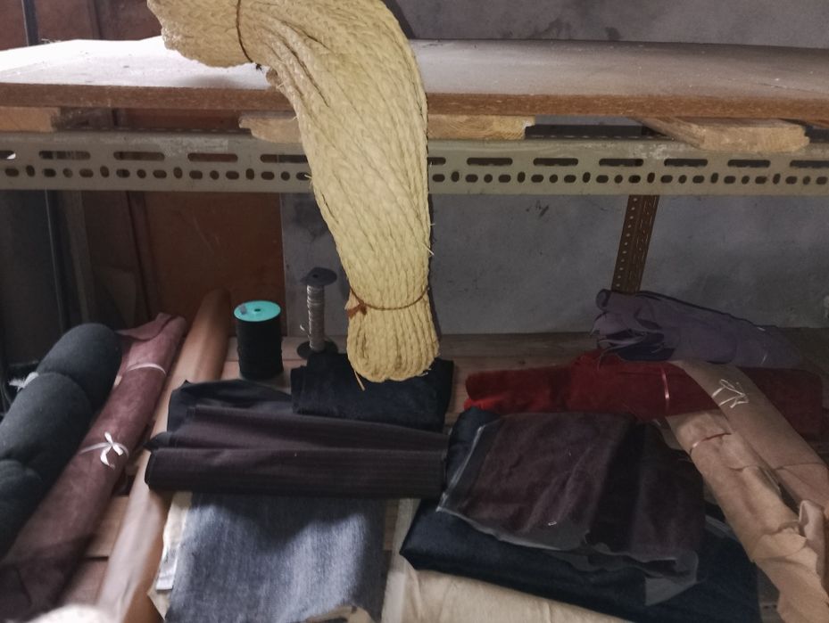 Peles, couro, inteiras, retalhos. Todas as cores