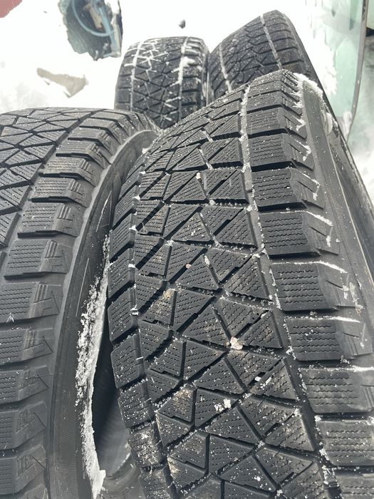 Brudgestine Blizzak 235/65 R17