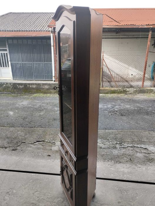 Cristaleira de canto antiga