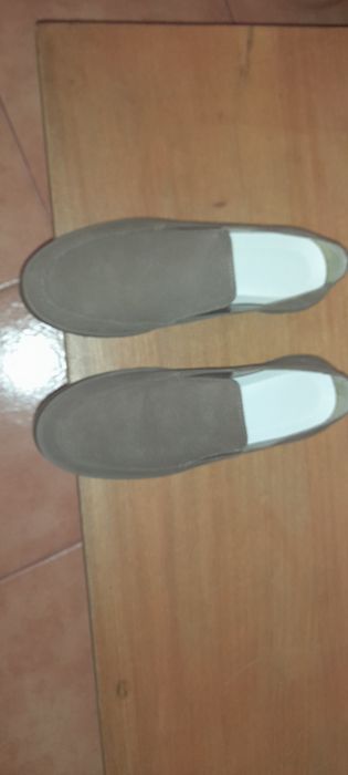 Sapatos camurça, sola borracha, extremamente confortáveis, novos