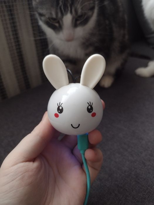 Mały głośnik w kształcie króliczka