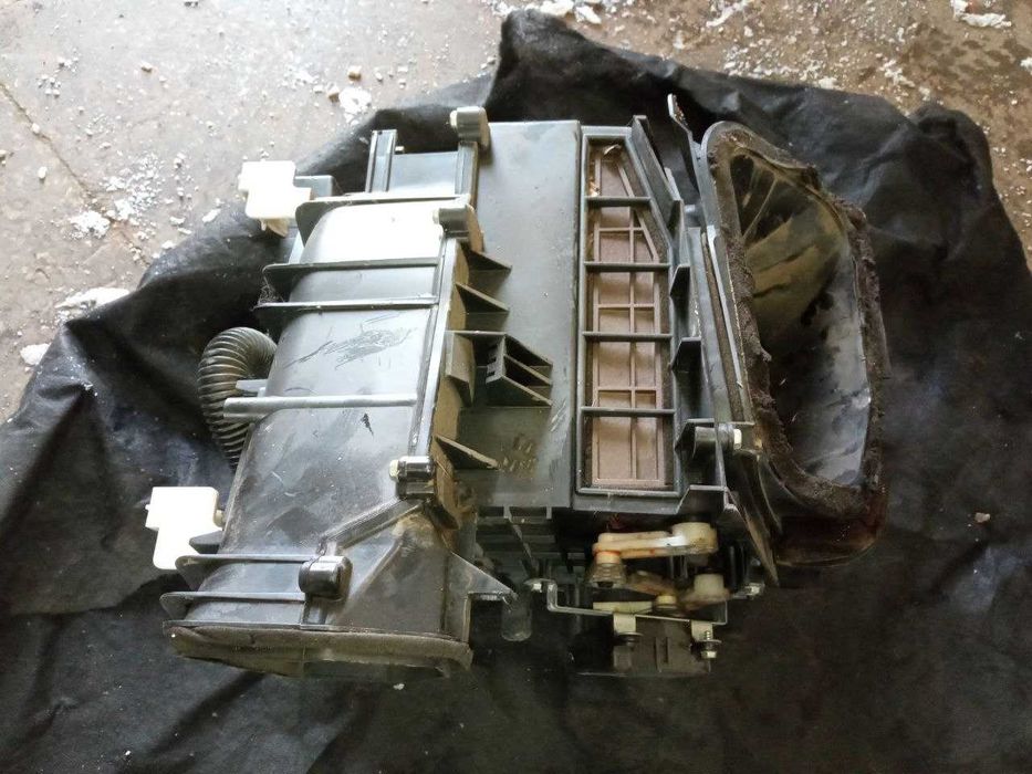 Корпус пічки печки Nissan Primera P12 2.2D Ніссан 27110AV668 Розборка