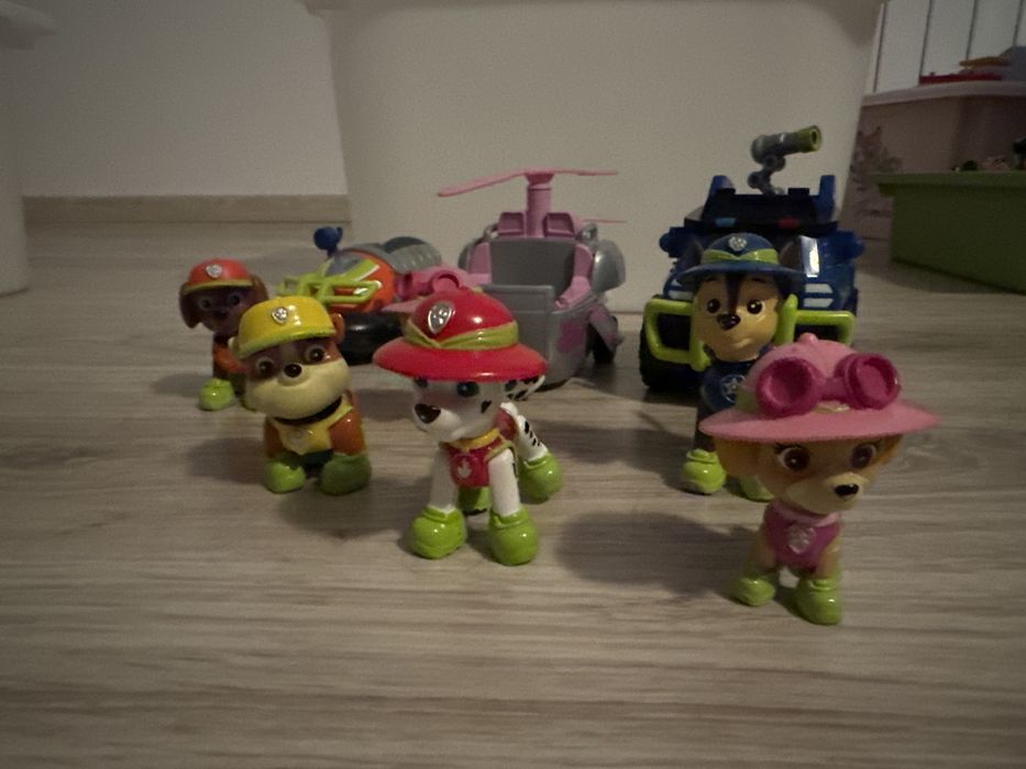 Zestaw Psi Patrol ,auta+ figurki